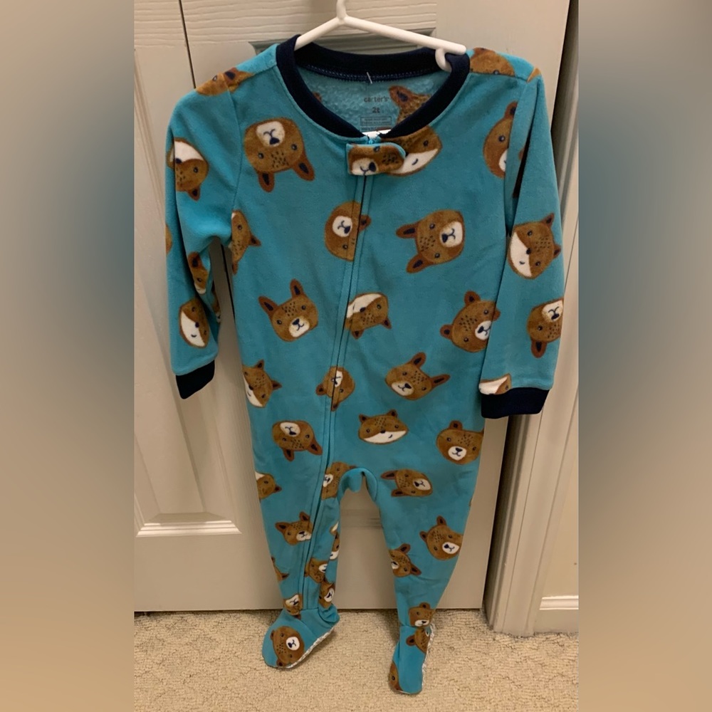 2t fleece footed Carter’s pajamas